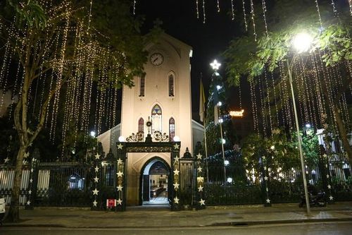 Các nhà thờ ở Hà Nội trang hoàng lung linh, lộng lẫy chào đón Giáng sinh 2023