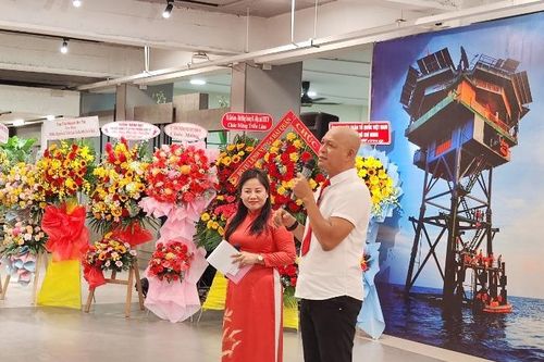 Nhiếp ảnh gia Nguyễn Á kể về hải trình yêu thương tới biển, đảo tiền tiêu bằng hình ảnh