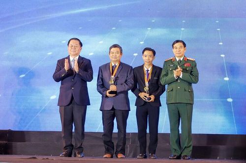Tác giả Cao Minh Dẹt đoạt giải nhất Cuộc thi ảnh 'Tổ quốc bên bờ sóng'