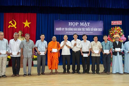 Họp mặt người có uy tín trong đồng bào dân tộc thiểu số An Giang năm 2023