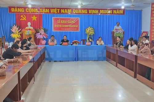 Khai giảng lớp 'Dệt thổ cẩm Khmer trình độ sơ cấp'