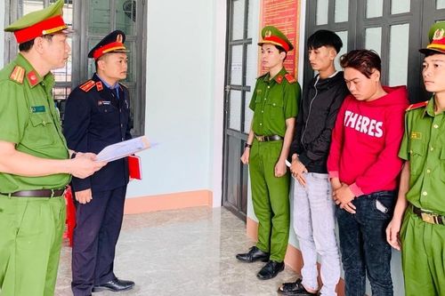 Đak Pơ bắt tạm giam 2 bị can về tội 'Cưỡng đoạt tài sản'