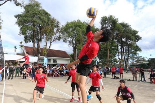 Trường THPT Hoàng Hoa Thám lên ngôi vô địch môn Bóng chuyền nam sau trận cầu nghẹt thở