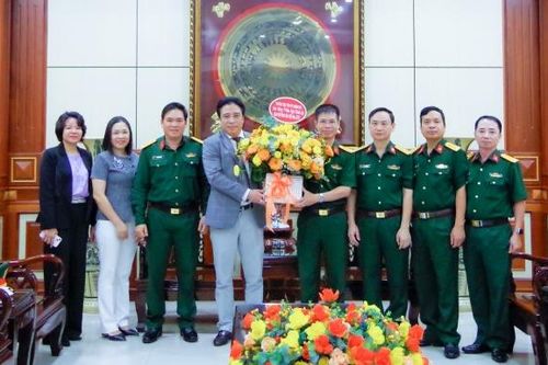 Ông Nguyễn Khắc Toàn thăm, chúc mừng Bệnh viện Quân y 87