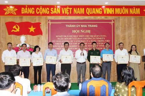 Nha Trang: Khen thưởng 15 tập thể, 15 cá nhân xuất sắc trong thực hiện quy chế dân chủ ở cơ sở