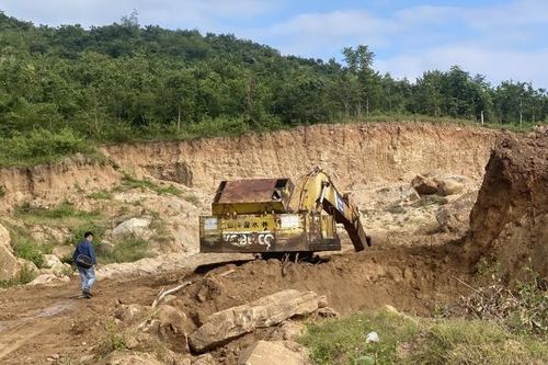 Tan hoang núi Lục Đại
