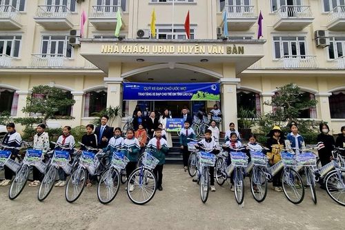 Trao tặng 30 xe đạp cho học sinh có hoàn cảnh khó khăn hiếu học