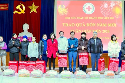 Trao quà 'Tết nhân ái' Xuân Giáp Thìn 2024