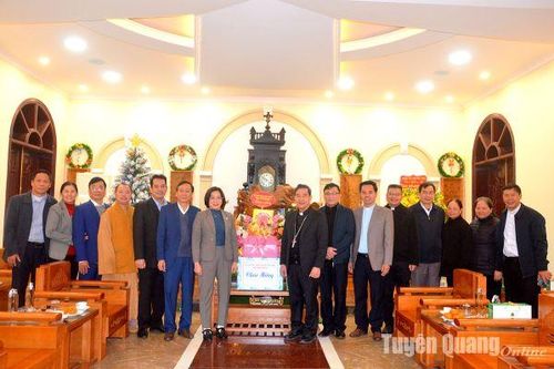 Ủy ban MTTQ tỉnh chúc mừng Tòa Giám mục Giáo phận Hưng Hóa và Tòa Giám mục Giáo phận Bắc Ninh