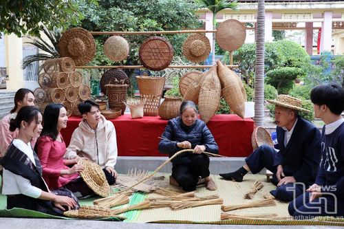 Trưng bày các sản phẩm thủ công mỹ nghệ ASEAN thân thiện với môi trường