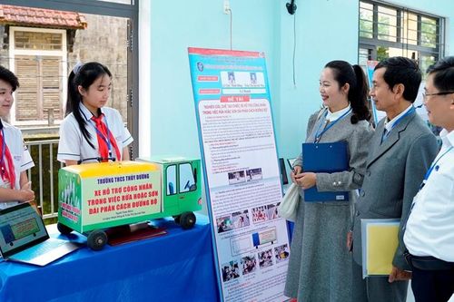 Học sinh Hương Thủy tham gia cuộc thi khoa học kỹ thuật