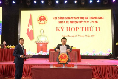 Thị xã Hoàng Mai, Nghệ An: Chủ tịch HĐND và Chủ tịch UBND thị xã đều đạt 96,77% số phiếu tín nhiệm cao