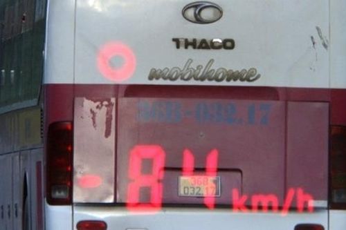 Không có bằng lái vẫn điều khiển xe khách giường nằm chạy quá tốc độ