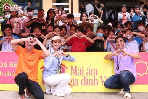 Mái ấm gia đình Việt tiếp tục hành trình sẻ chia yêu thương với trẻ em mồ côi Quảng Nam