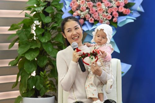 10 năm đi 'cầu' con khắp trong Nam ngoài Bắc của vợ chồng quân nhân