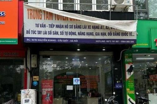 Tháo biển cơ sở đào tạo lái xe 'chui'