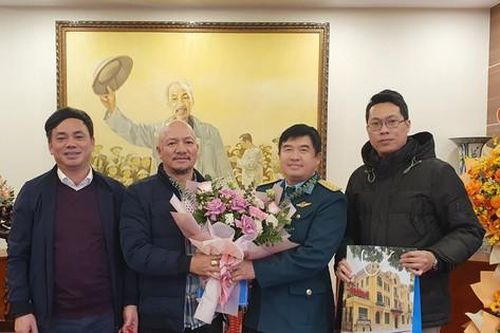 Báo Hànôịmới thăm, chúc mừng các đơn vị quân đội đóng trên địa bàn Thủ đô