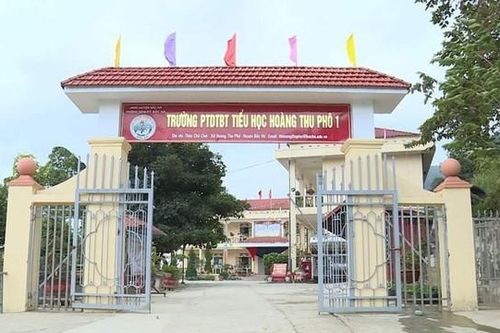 Vụ '11 học sinh ăn 2 gói mì tôm chan cơm' ở Lào Cai: Diễn biến mới sau vụ lùm xùm khiến ai cũng ấm lòng
