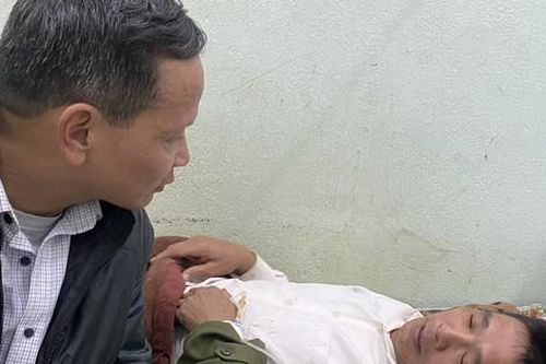 Nguyên nhân khiến 11 người ăn chung nồi lẩu phải đi cấp cứu