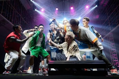 B Ray ẩn ý tiếp tục làm HLV Rap Việt mùa 4, khuấy đảo mini show cùng dàn học trò