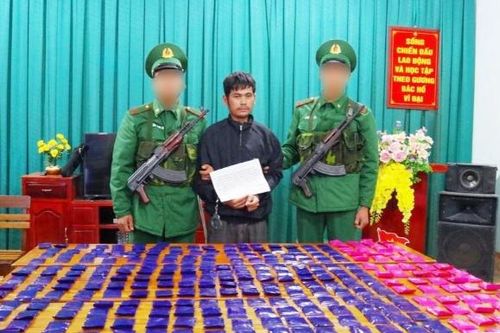 Gã trai mang 60.000 viên ma túy sang Việt Nam tiêu thụ