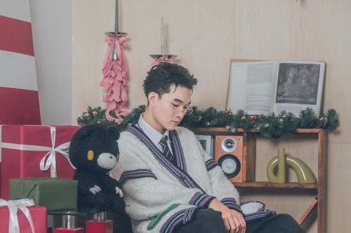 Rapper Kenji ra mắt sản phẩm nhân dịp Giáng sinh