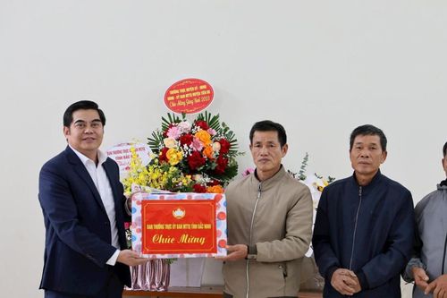 MTTQ tỉnh Bắc Ninh thăm và tặng quà đồng bào Công giáo nhân dịp Lễ Giáng sinh