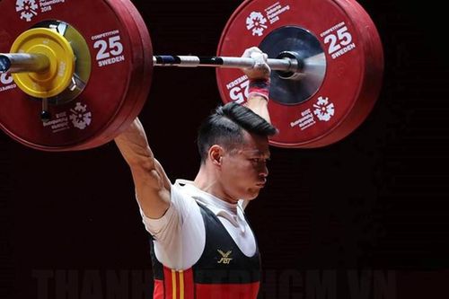 Nhà vô địch trẻ thế giới rơi tạ, rơi luôn huy chương ở giải quốc gia