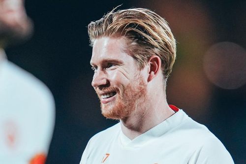 De Bruyne trở lại tập luyện, CĐV Man City hào hứng gọi tên huyền thoại sống