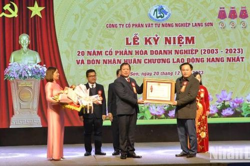 Công ty Cổ phần vật tư nông nghiệp tỉnh Lạng Sơn đón nhận Huân chương Lao động hạng Nhất