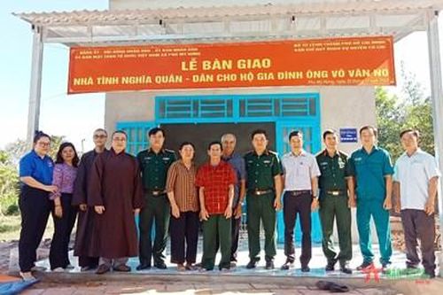 Ban Chỉ huy Quân sự huyện Củ Chi trao nhà tình nghĩa tặng gia đình ông Võ Văn No