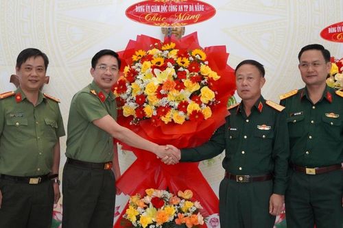 Lãnh đạo CATP Đà Nẵng thăm, chúc mừng các đơn vị quân đội