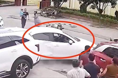 Cú lùi thất kinh!