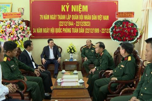 Lãnh đạo thành phố Đà Nẵng thăm, chúc mừng các đơn vị quân đội