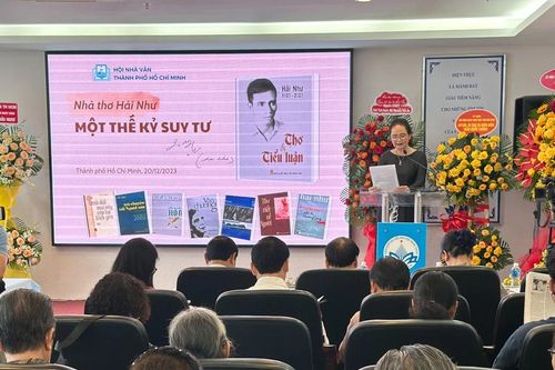 Một thế kỷ suy tư cùng nhà thơ Hải Như