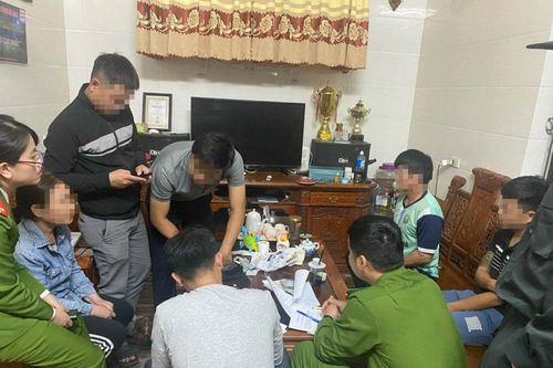 Hà Tĩnh: Khởi tố 11 đối tượng trong đường dây tổ chức đánh bạc và đánh bạc