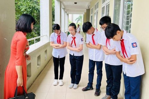 Giúp trò nuôi dưỡng lòng kính trọng với thầy cô