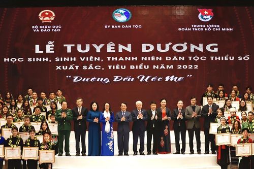 Tuyên dương 143 học sinh, sinh viên, thanh niên DTTS xuất sắc tiêu biểu năm 2023