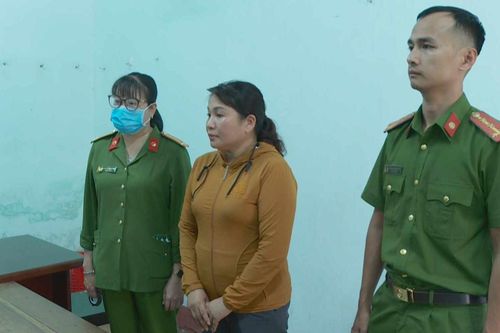 Người phụ nữ dùng 2 'sổ đỏ' giả để lừa đảo hàng trăm triệu đồng