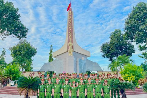Tuổi trẻ Liên Chi đoàn Trường Đại học CSND 'Đời đời nhớ ơn các anh hùng liệt sĩ'