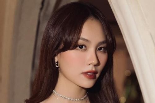 Hoa hậu Huỳnh Nguyễn Mai Phương khoe vai trần, 'lưng ong' nuột nà