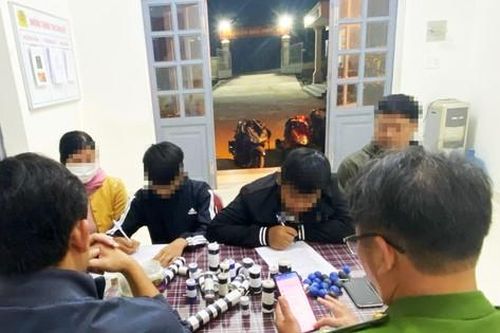 Phát hiện 2 học sinh lớp 9 chế tạo pháo, rao bán trên mạng