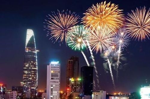 Bắn 1.500 quả pháo hoa tầm cao chào đón năm mới 2024 tại 'Phố Đông' Sài Gòn