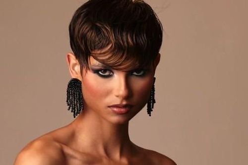 Tân Hoa hậu Pháp bị bắt nạt trên mạng
