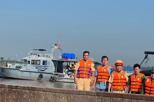 Bắt giữ 8 phương tiện khai thác, vận chuyển hơn 700 m3 cát trái phép