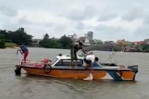 Trượt chân rơi xuống biển, 2 nữ sinh đuối nước tử vong