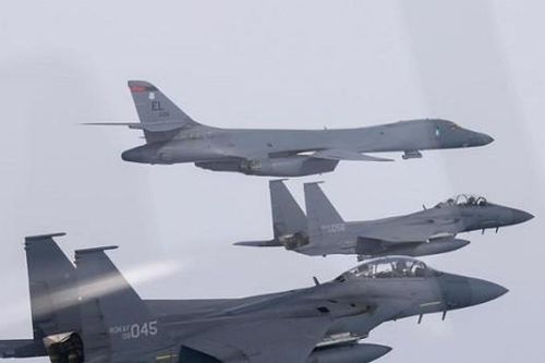 Mỹ điều oanh tạc cơ B-1B tập trận sau vụ phóng tên lửa của Triều Tiên