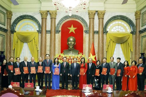 Chủ tịch nước Võ Văn Thưởng phong hàm Đại sứ cho 20 nhà ngoại giao