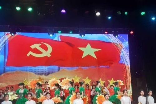Liên hoan hợp xướng học sinh phổ thông quận Cầu Giấy - Hà Nội