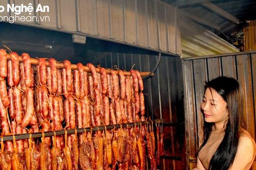 Người dân miền Tây Nghệ An đẩy mạnh sản xuất và tiêu thụ đặc sản Tết qua mạng